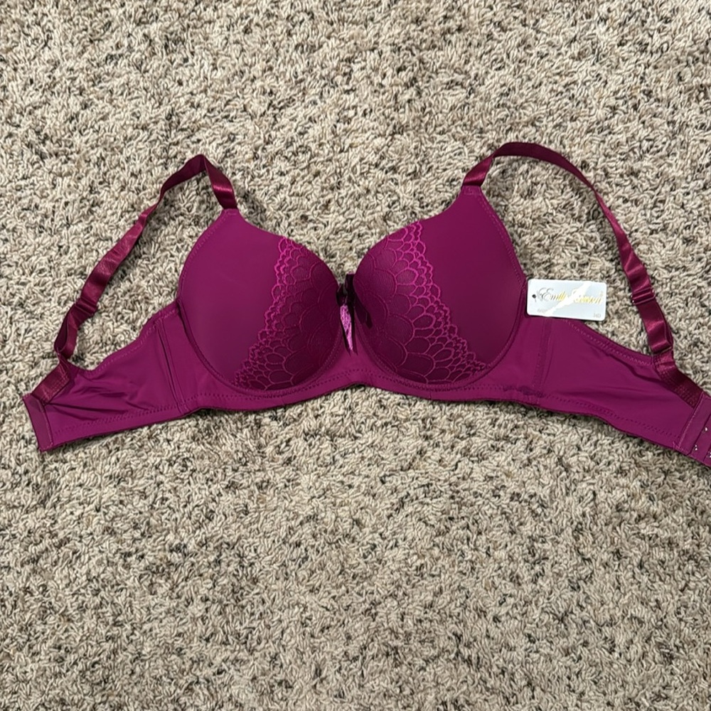 Size 34D purple bra with lace detail - Picture 4 of 4